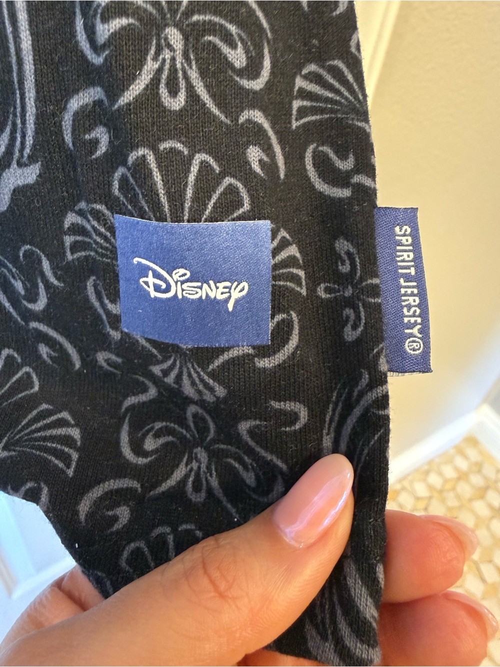 Disneyland Club 33 Spirit Jersey, Size M - Picture 4 of 9
